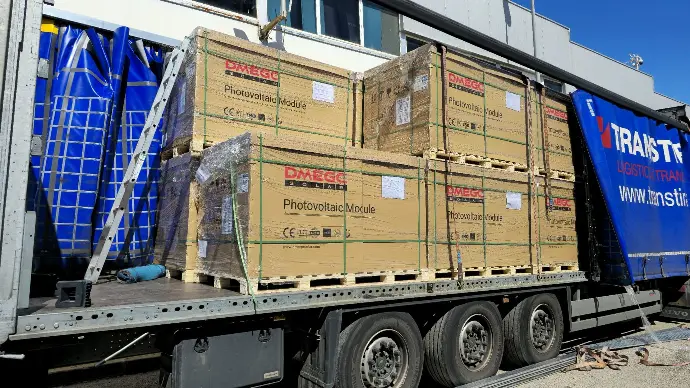 Stock europeo de contenedores de paneles fotovoltacios DMEGC, Meyer Burger, JA Solar, Longi, Hyundai, Trina Solar