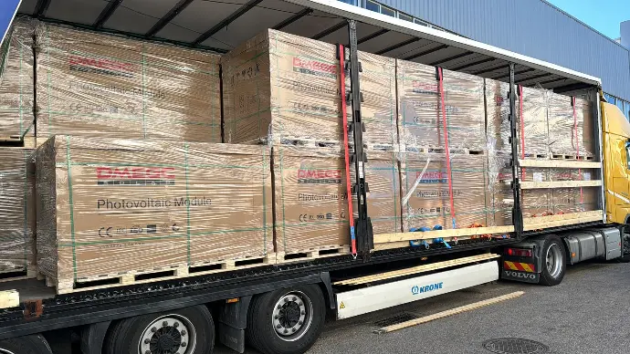 Stock europeo de palets de paneles fotovoltacios DMEGC, Meyer Burger, JA Solar, Longi, Hyundai, Trina Solar
