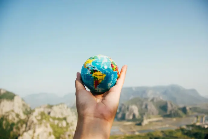 Instala paneles solares y genera un impacto ambiental positivo