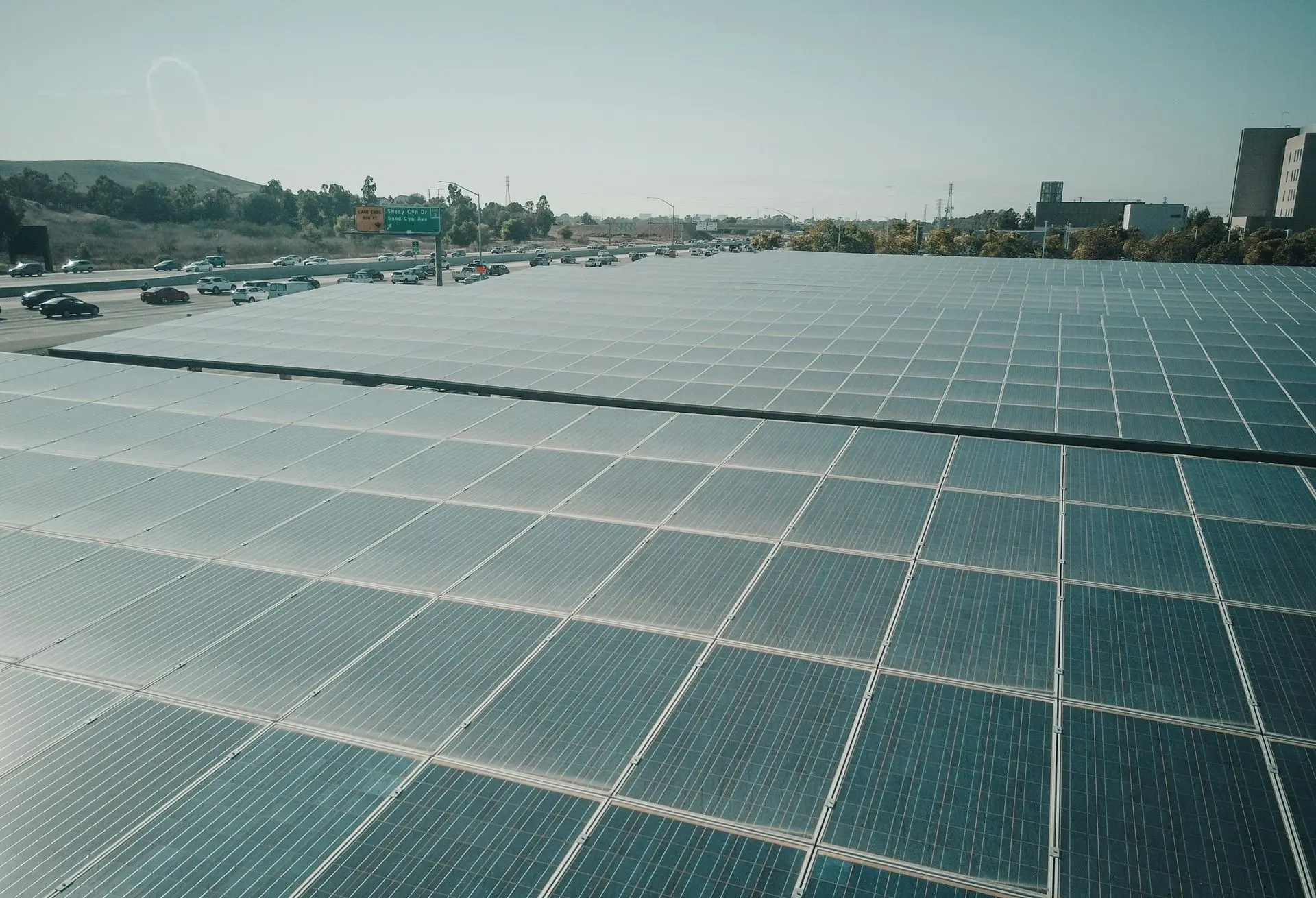 Únete al autoconsumo solar con su instalación fotovoltaica y consigue la mayor eficiencia en su empresa/hogar